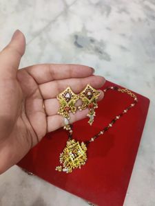 neckpiece with earrings