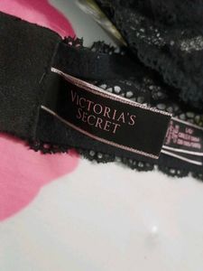 (700)Victoria&#39;s Secret Black Lace Bralette