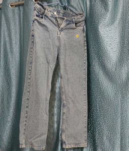 High-Waisted Denim Jeans with Daisy Embroidery.