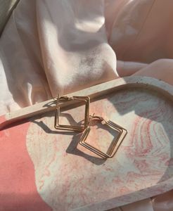 Cute diamond shaped rosegold earrings🌸🤩