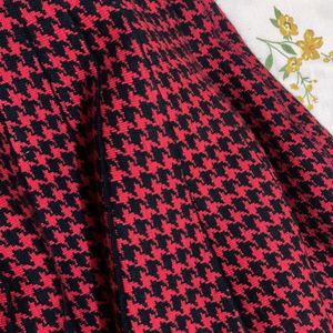 Stylish Red &amp; Black Houndstooth Pleated Skirt