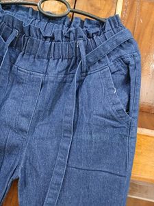 Ruffle Waist Pant