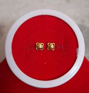 Beautiful New Desiner Studs Gold