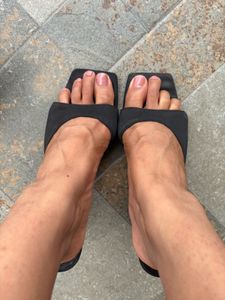 Zara Black Solid Heels
