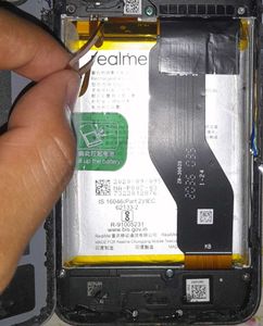 REAL ME 7 AND REDMI 5