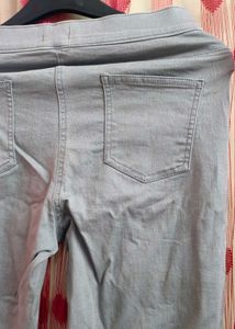 Grey Jeggings 🩶🤍
