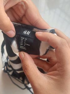 H&amp;M Black &amp; White Top