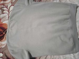 Grey Levi&#39;s warm T-shirt