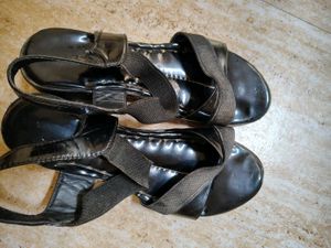 Black Flats & Sandals Size 5 Num