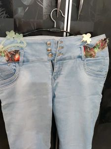 Stylish Light Wash Jeans