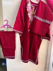 Kashmari Embroidered Kurta Set