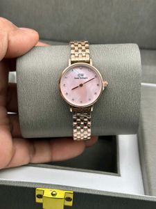 Daniel Wellington Watch Women In Superior Quality