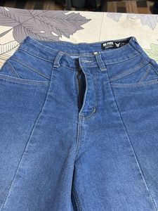 Its Bootcut jeans