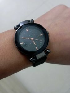Stylish Black Hand Magnet Watch