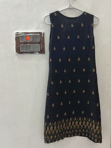 BLACK SLEEVELESS KURTHI