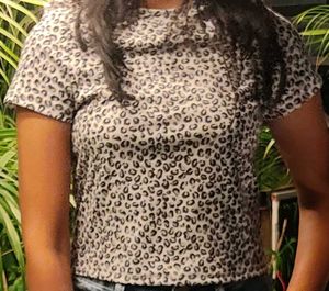 Trendy Leopard Print Fitted Top for Summers