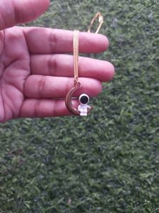 Astronaut Neck PIECE WITH GOLDEN CHAIN