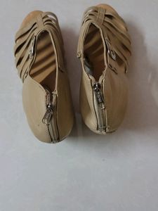 Price Drop 🥳Beautiful Beige Wedges