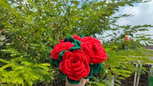 Crochet Rose Bouquet