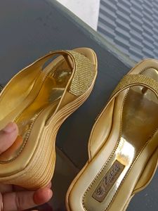 Free Gift :Wedding Chappal