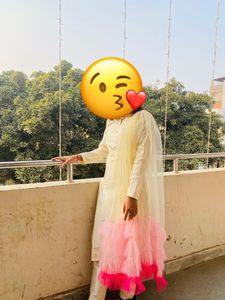 Women Kurta Set With Ruffle Dupatta