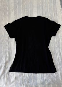 Burberry Graphic Tee - Stylish &amp; Trendy