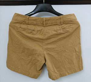 Women&#39;s Khaki Shorts