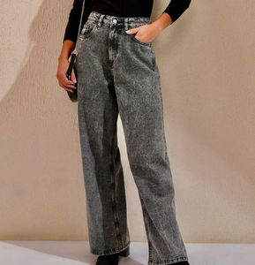 Women Wide Leg Mid Rise Jeans