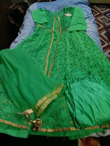 Green 💚 Gawn With Heavy Embroidery Shurug