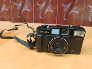 Vintage Yashica DX Film Camera