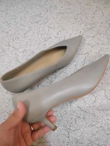 H&amp;M Grey heels
