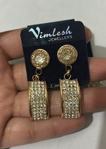 Beautiful 2 Pairs Of Earrings