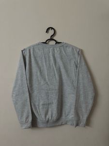 “Effortless Comfort-classic Grey Sweatshirt”