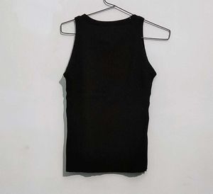 Black Round Neck Sleeveless Top