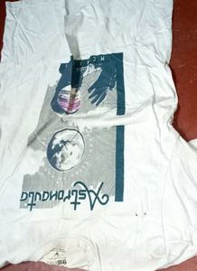 Astronauta Graphic Tee