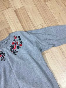 Floral Embroidered Pullover.