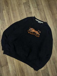 Thrilling Tiger Graphic Sweatshirt