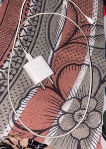 I PHONE  MOBILE CHARGER NEW AND ORIGINAL