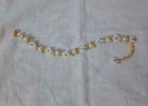 🌟 Floral Pearl Beaded Bracelet ✨️
