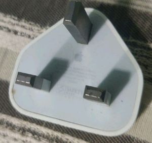 Apple Completely New Adaptor For Ipad /iphone. Hurry Up Only Single In Stock Price Not Negotible Only 2500 Coin. I Sold My Ipad So I Have The Adaptor Only Price 2500 Coin Fixed