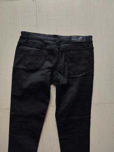 BLACK SKINNY JEANS