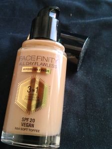 Max Factor 3 In 1 Foundation