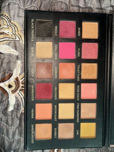 BEAUTIFUL SHADES EYE SHADOW PALETTE