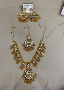 Kundan Jewelry Set