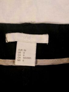 H&amp;M HIGH WAIST BEAUTIFUL BLACK SHORTS