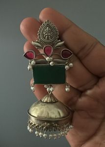 Jhumka Earrings With Pearl And Kemp Beads