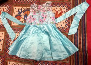🌸💎 Pastel Blue Floral Satin Crop Top