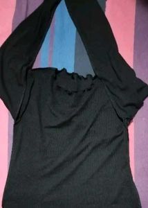 Black Long Sleeve Crop Top With A FREEBIEEEEE😍😍