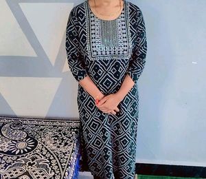 Take This Beautiful Green Kurta In Just 299