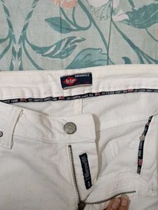 28-30 White Skin Fit Low Waist Jeans